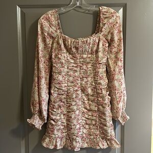 BEAUTIFUL short dress with long sleeves